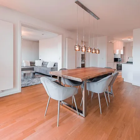 Luxurious Penthouse Apartment *