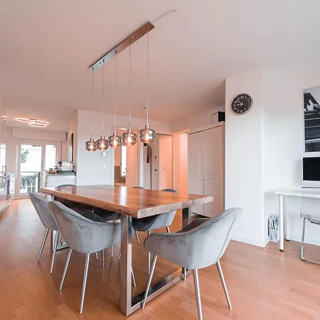 Luxurious Penthouse Apartment *